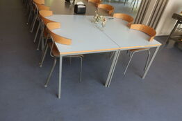 2 stk. borde samt 4 stk. stole