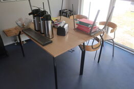 2 stk. borde samt stole 