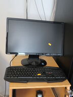 Monitor samt tastatur