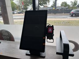 All-in-one touch computer ELO ESY22i5 med bonprinter (betalingsterminal medfølger ikke)