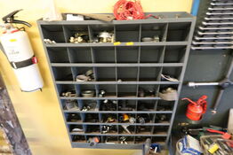 Sortimentsreol med div. Reservedele