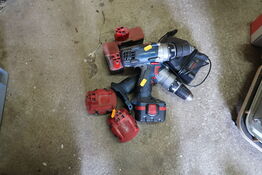 2 stk. akku bore/skruemaskiner BOSCH med div. Batterier og lader