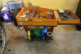 Værktøjsvogn med div. Værktøj m.m.