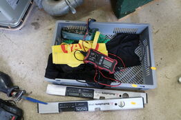 Lader INFERNO LCD360 samt 2 stk. digitale vaterpas HULTAFORS DM 60