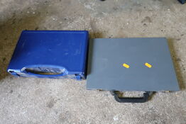 Kasse med div. Bor samt kopborsæt