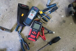 Multidetektor BOSCH DMF 10 Zoom samt batteritester og værktøj