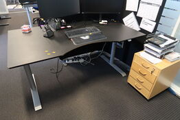 El. hæve/sænke skrivebord uden indhold samt skuffemodul