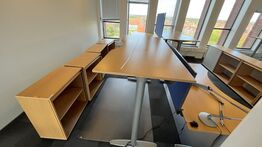 Fire hæve/sænkeborde og fire skabe