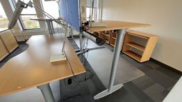 Fire hæve/sænkeborde og fire skabe