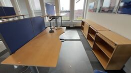 To hæve/sænkeborde og fire skabe 
