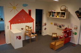 Diverse legetøj, stole, legekøkken, m.v.