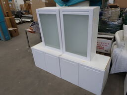 Skabe 2 stk. underskabe og 2 stk. overskabe med glasrude
