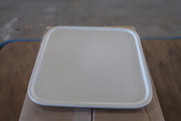 2 kasser (12 pr. stk.) Firkantet Tallerken  KEN STOR KØKKEN 