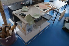 Reol inkl. Diverse plakater