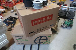 2 stk. kasser med indhold samt Sækkevogn