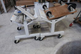 2 stk. vogne med indhold