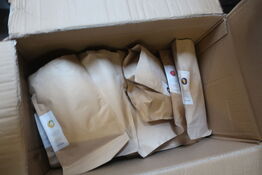 Kasse med løs te i poser