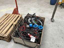 Palle med diverse kraftkabler, ledninger, m.v.