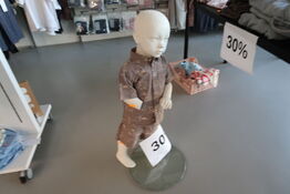 Mannequin med div. børnetøj