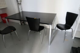 Bord med 3 stk. stole