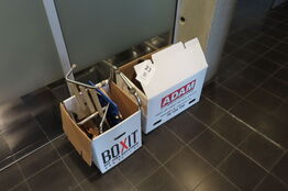 2 kasser med indhold