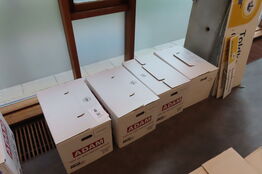 4 kasser med indhold