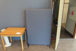 Diverse afskærmninger, bord mv. 