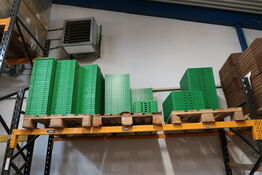3 stk. paller med plastikasser 