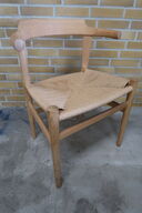 Armstol FRITZ HANSEN PP68 Eg / Natur (Udstillingsmodel)