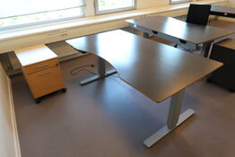 El. hæve/sænke skrivebord samt skuffemodul