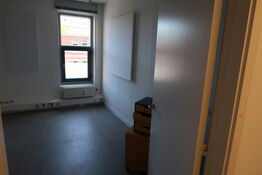 Akustikpaneler, opslagstavle, stumtjener, skuffemodul m.m.