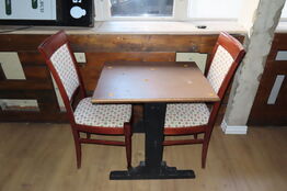 Restaurantbord m. 2 stole - 75x75x75 cm