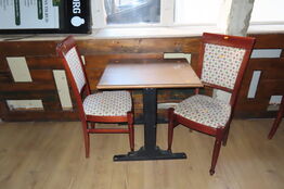 Restaurantbord m. 2 stole - 75x75x75 cm