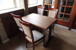 Restaurantbord m. 4 stole - 110x75x75 cm