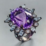 Eksklusivt håndfremstillet unika ametystring af sort rhodineret sterlingsølv