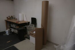 Pakkebord med indhold m.m.