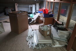 Tøm loftrum for blæser, inventar, lamper m.m.