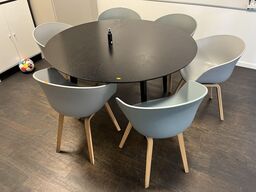 Rundt mødebord m. 6. Stk. HAY Skål stole