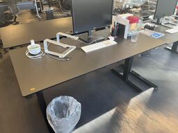 Hæve sænkebord m. Indhold 