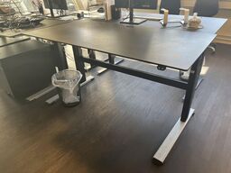 Hæve sænkebord m. Indhold 