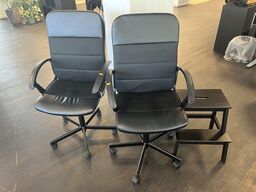 2. Stk. Kontor stole og 1. Stk. Skammel