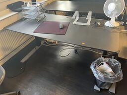 Hæve sænkebord m. Indhold 