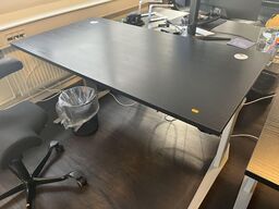 Hæve sænkebord m. Indhold 