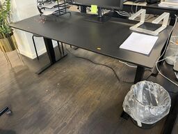 Hæve sænkebord m. Indhold 