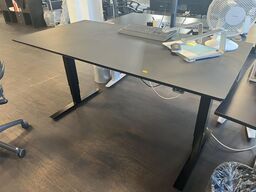 Hæve sænkebord m. Indhold 