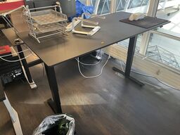 Hæve sænkebord m. Indhold 