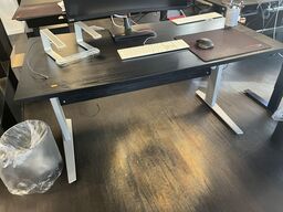 Hæve sænkebord m. Indhold 