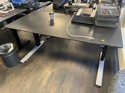 Hæve sænkebord m. Indhold 