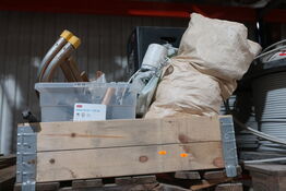 Palle med varmeovn, malersprøjte m.m.