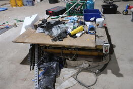 Saksløftebord med indhold